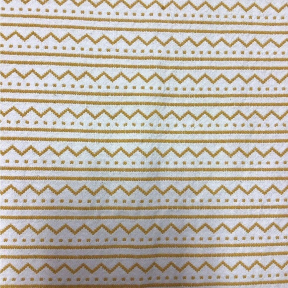 Urban86 Geometric Pattern Throw - Gold and Cream - Picture 8 of 11